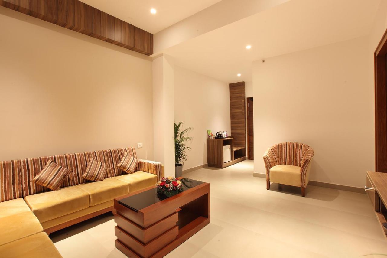 Hotel Maria Park Muvattupuzha Экстерьер фото